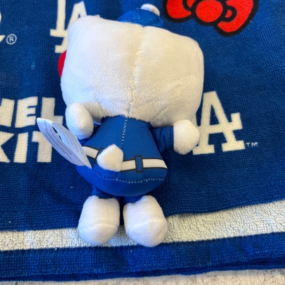 New Hello Kitty Sanrio  Towel and Doll from Los Angeles  Dodgers - Picture 3 of 8